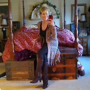 🛍️😘 beautiful suede leather 8 and 1/2 wide boots